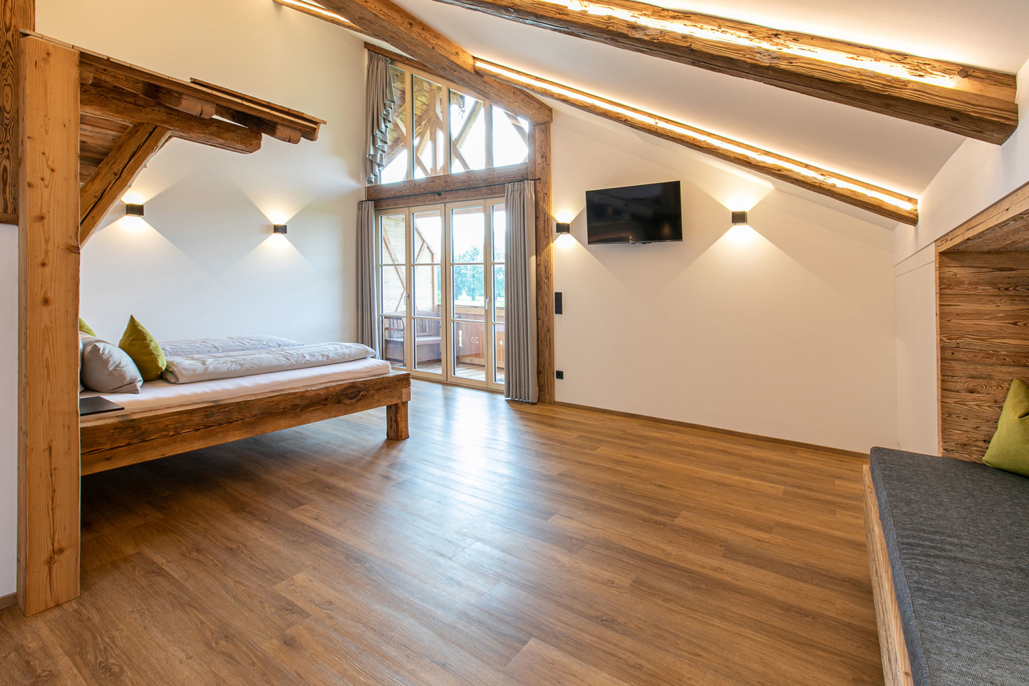 Doppelbett mit Panoramafenster FeWo "Hochsitz"